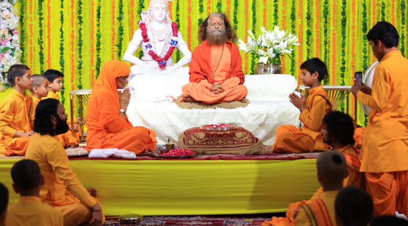 गुरु पूर्णिमा पर परमार्थ निकेतन में भव्य गुरु पूजन, स्वामी चिदानन्द सरस्वती का प्रकृति-संस्कृति संरक्षण का संदेश