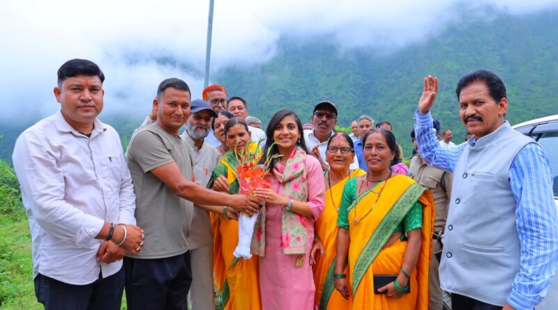 मुख्यमंत्री के संकल्प को साकार कर रहीं चौपालें, डीएम ने कठूड़ में ग्रामीणों से किया सीधा संवाद