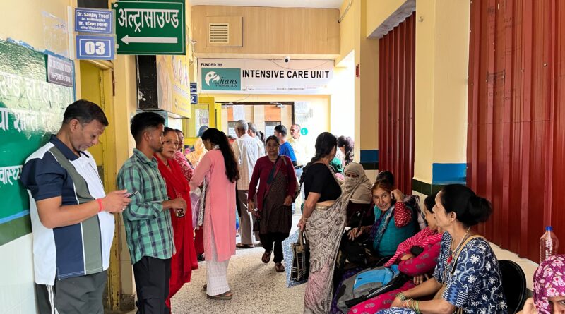 जिला अस्पताल में विशेषज्ञ स्वास्थ्य शिविर के दूसरे दिन 451 मरीजों का उपचार
