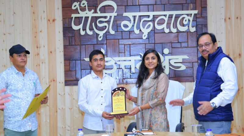 खेल महाकुंभ की तैयारियों को लेकर डीएम ने की समीक्षा, तीन चरणों में होंगी प्रतियोगिताएं
