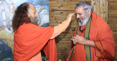 परमार्थ निकेतन पहुंचे स्वामी वेदविद्यानन्द सरस्वती, वेदों के संरक्षण और शास्त्रार्थ पर हुआ मंथन