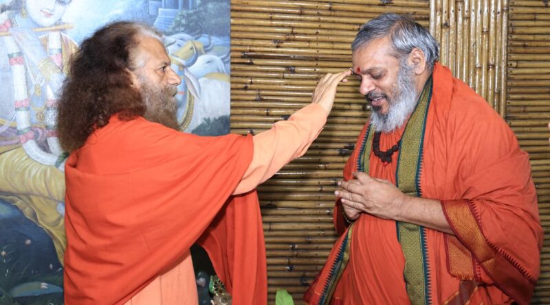 परमार्थ निकेतन पहुंचे स्वामी वेदविद्यानन्द सरस्वती, वेदों के संरक्षण और शास्त्रार्थ पर हुआ मंथन