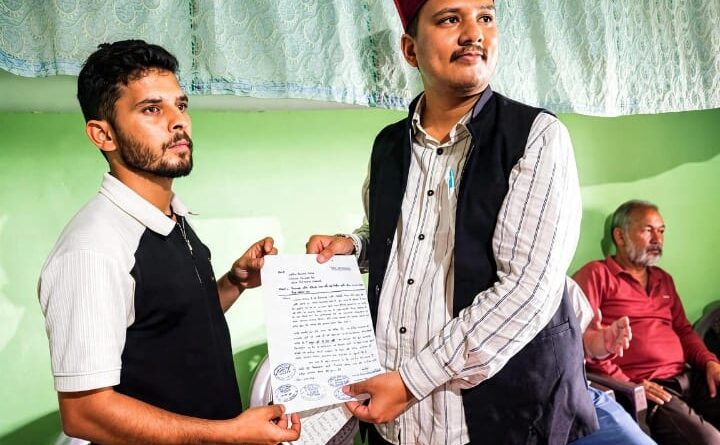 मोलाखाल-बागों-सिलोगी मोटरमार्ग पर गरमाया माहौल, ग्रामीणों का ऐलान—‘सड़क नहीं तो वोट नहीं’