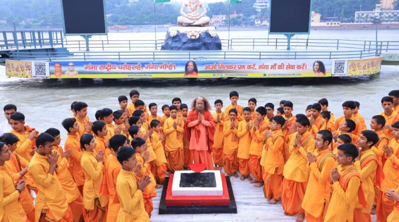 गुरुदेव रबीन्द्रनाथ ठाकुर की पुण्यतिथि पर परमार्थ निकेतन में भावपूर्ण श्रद्धांजलि
