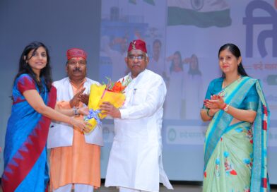 80वें स्वतंत्रता दिवस पर तिरंगे के रंग में रंगा पौड़ी, प्रभारी मंत्री मदन कौशिक ने फहराया तिरंगा