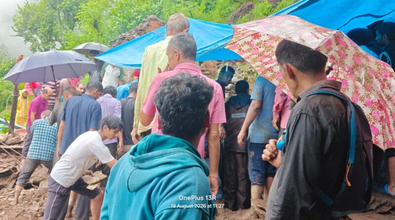 भूस्खलन प्रभावित क्षेत्रों में राहत-बचाव कार्यों की डीएम ने की समीक्षा