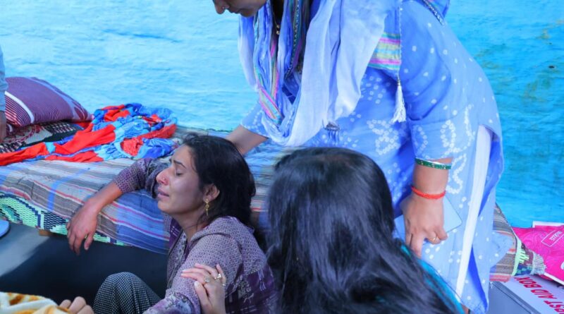 महरगांव में अतिवृष्टि से तबाही, डीएम ने 3 किमी पैदल पहुंचकर संभाली राहत की कमान
