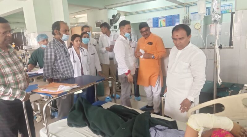 बेस अस्पताल पहुंचे कैबिनेट मंत्री, मरीजों से जाना स्वास्थ्य का हाल