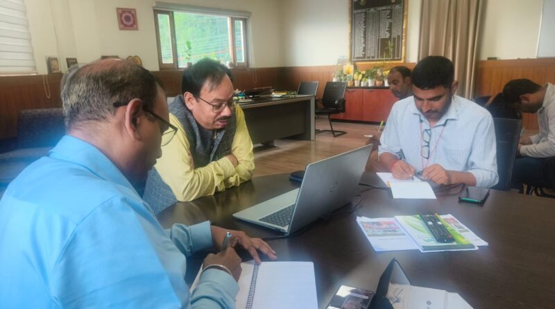 ग्राम पंचायत विकास अधिकारियों की गैरमौजूदगी पर सीडीओ नाराज
