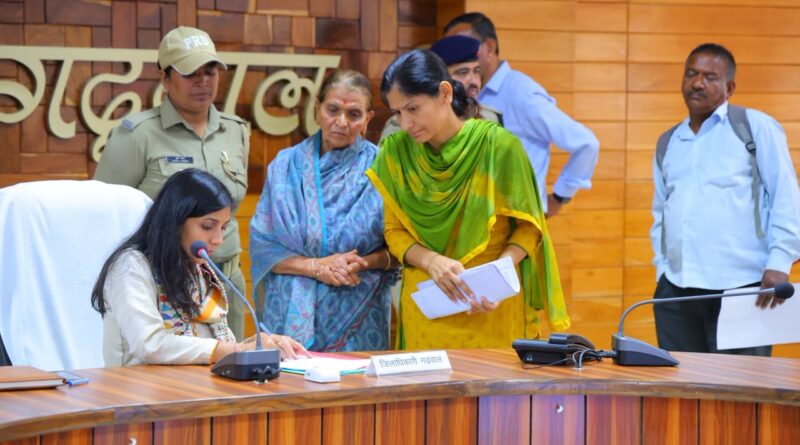 जनता की समस्या का समाधान प्रशासन की प्राथमिकता, 50 शिकायतों की सुनवाई