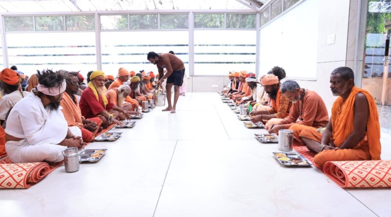 365 दिन अन्नक्षेत्र सेवा बना साधु-संतों और निराश्रितों का सहारा