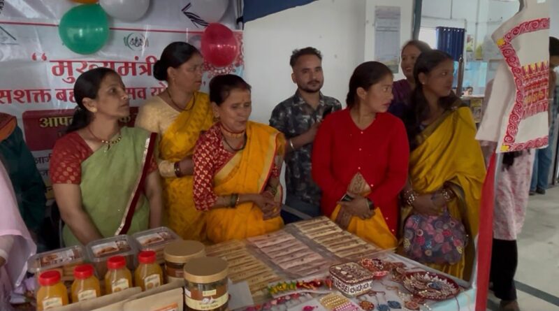पहाड़ की महिलाओं के हाथों में सजा स्वरोजगार का धागा