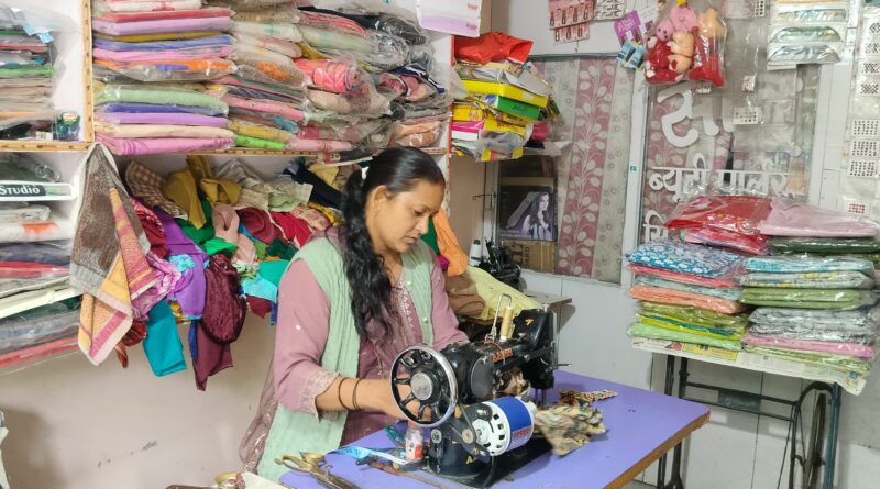 स्वरोजगार से आत्मनिर्भर बन रहीं पहाड़ की महिलाएं, दूसरों को भी दे रहीं रोजगार