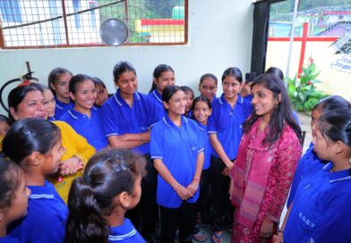  छात्राओं के उत्साह के बीच कस्तूरबा गांधी विद्यालय पहुंचीं डीएम, व्यवस्थाओं का लिया जायजा