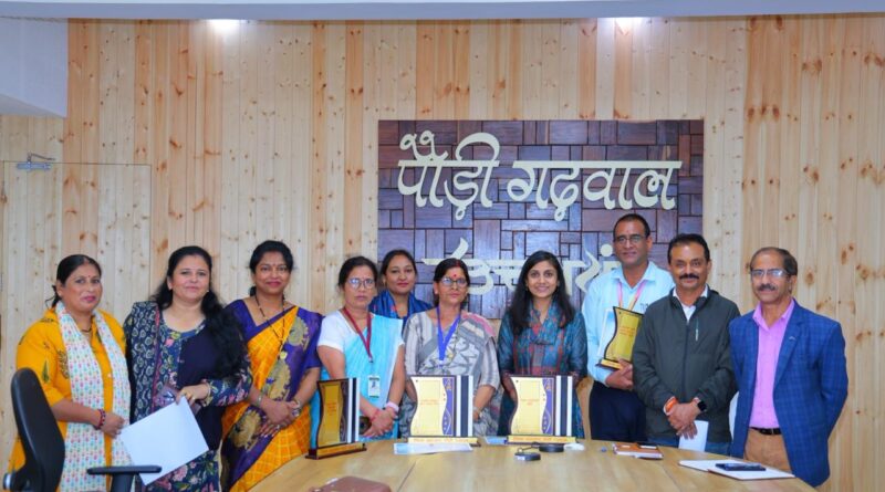 सांस्कृतिक प्रस्तुतियों से स्वतंत्रता दिवस समारोह में रंग भरने वाले विद्यालय सम्मानित