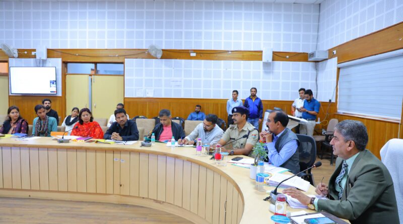 मुख्यमंत्री घोषणाओं को प्राथमिकता से पूरा करें, जनशिकायतों का करें शीघ्र निस्तारण : सचिव