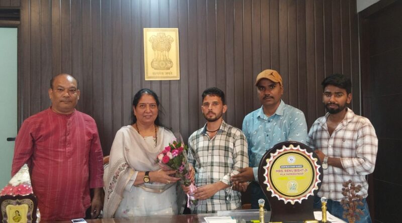 मोलाखाल-बागो-सिलोगी मोटर मार्ग निर्माण की मांग तेज: ग्रामीणों और ग्राम प्रधान ने यमकेश्वर विधायक को सौंपा ज्ञापन