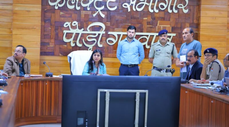 जनता मिलन में जिलाधिकारी ने शिकायतों के समयबद्ध निस्तारण के दिए निर्देश