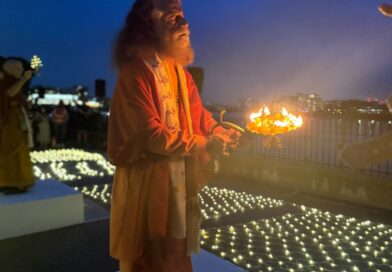 लंदन में टेम्स नदी के तट पर गूंजी गंगा आरती, स्वामी चिदानंद सरस्वती ने दिया पर्यावरण संरक्षण का संदेश