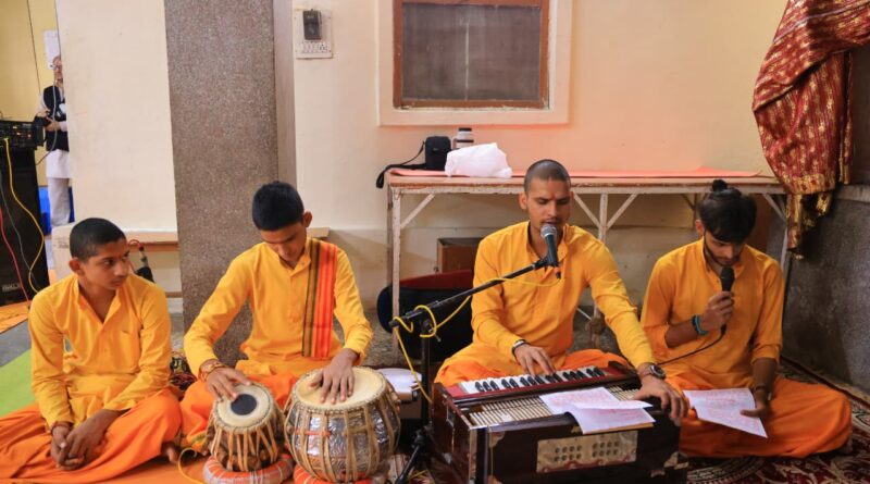 ऋषि परंपरा और तकनीकी प्रतिभा के संगम से बनेगा आत्मनिर्भर भारत : स्वामी चिदानंद