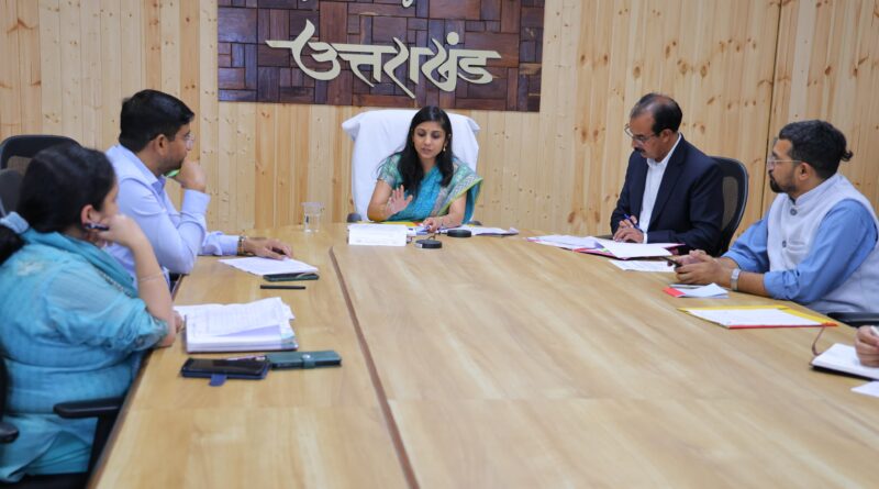 सड़कों की बदहाली पर डीएम सख्त, 15 अक्टूबर तक गड्ढामुक्त करने का अल्टीमेटम