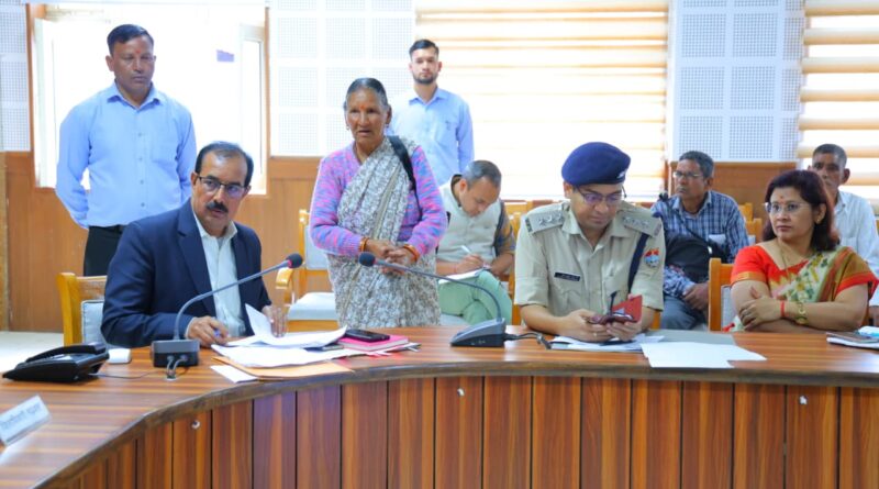 जनता दर्शन में 10 शिकायतों पर सुनवाई, एडीएम ने दिए त्वरित निस्तारण के निर्देश