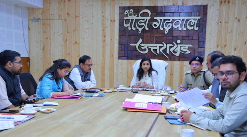 विधानसभा चुनाव-2027 की तैयारियों की समीक्षा, संवेदनशील मतदान केंद्रों पर सुविधाएं सुनिश्चित करने के निर्देश