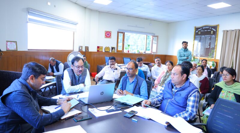 जिला योजना की धीमी प्रगति पर सीडीओ नाराज, अधिकारियों को दिए तेजी लाने के निर्देश