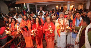 गंगोत्री धाम में दिव्य गंगा आरती, स्वामी चिदानन्द सरस्वती और साध्वी भगवती सरस्वती ने की राष्ट्र की सुख-समृद्धि की कामना