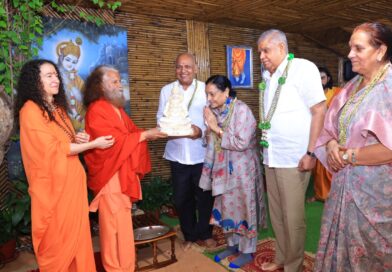 आध्यात्मिक ऊर्जा से अभिभूत हुए जगदीप धनखड़, परमार्थ निकेतन से भावपूर्ण विदाई
