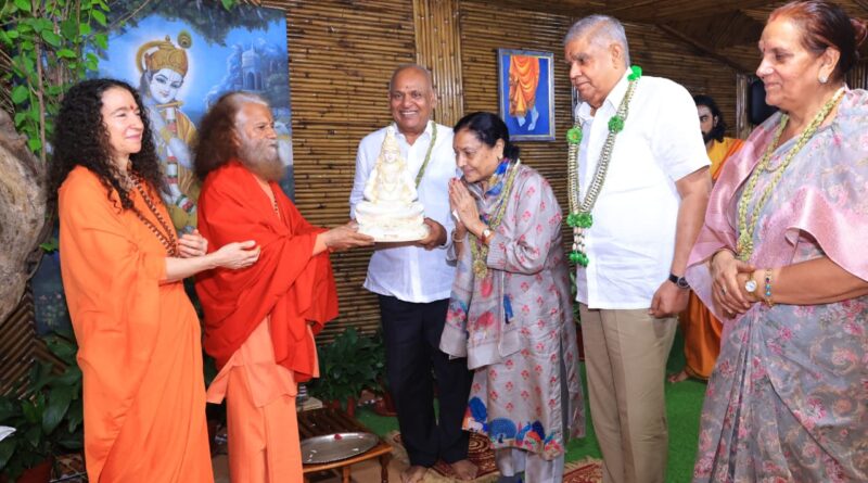 आध्यात्मिक ऊर्जा से अभिभूत हुए जगदीप धनखड़, परमार्थ निकेतन से भावपूर्ण विदाई