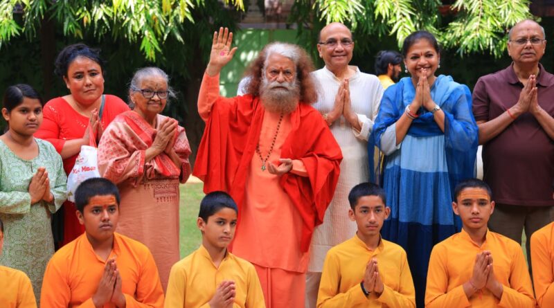 सर्वपितृ अमावस्या पर परमार्थ निकेतन में विशेष पूजन-अर्चन, स्वामी चिदानन्द सरस्वती बोले—मन की शांति और कृतज्ञता में छिपा स्वस्थ जीवन का आधार