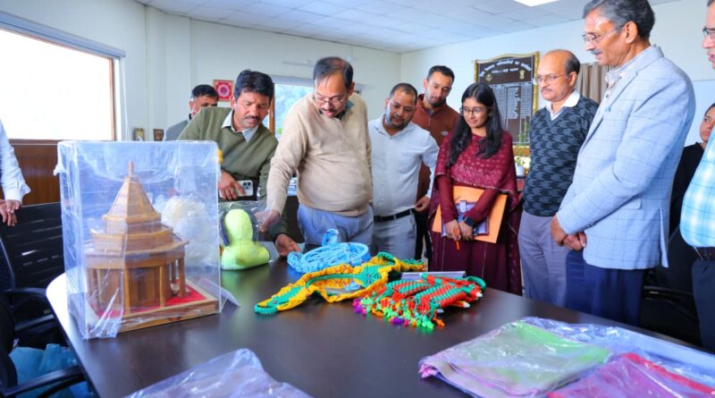 पौड़ी में उद्यमियों और कारीगरों का पुरस्कारों के लिए चयन