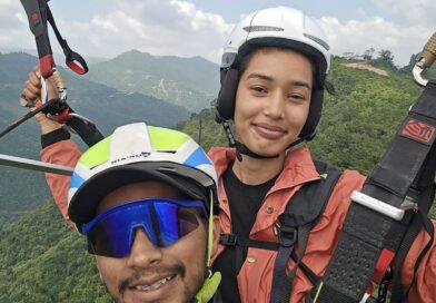 बिलखेत में शुरू हुई कमर्शियल टेंडम पैराग्लाइडिंग, पहले दिन भरी गईं सात उड़ानें