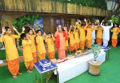 दशहरे पर परमार्थ निकेतन में हुआ वेद, उपनिषद और शास्त्रों का पूजन