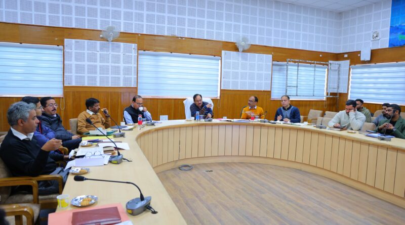 जिला योजना के कार्य समयबद्धता और गुणवत्ता के साथ पूरे करें: सीडीओ