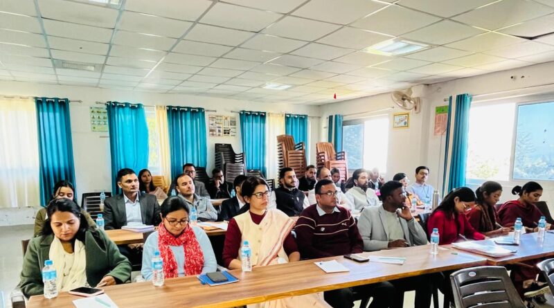 बदलते शैक्षिक परिदृश्य में नवाचार और सकारात्मक सोच के साथ कार्य करें अधिकारी: अपर निदेशक