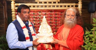 हेडलाइन: मॉरीशस के पूर्व राष्ट्रपति पृथ्वीराजसिंह रूपन ने परमार्थ निकेतन में की गंगा आरती