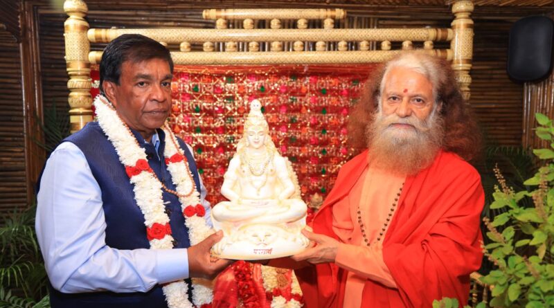 हेडलाइन: मॉरीशस के पूर्व राष्ट्रपति पृथ्वीराजसिंह रूपन ने परमार्थ निकेतन में की गंगा आरती