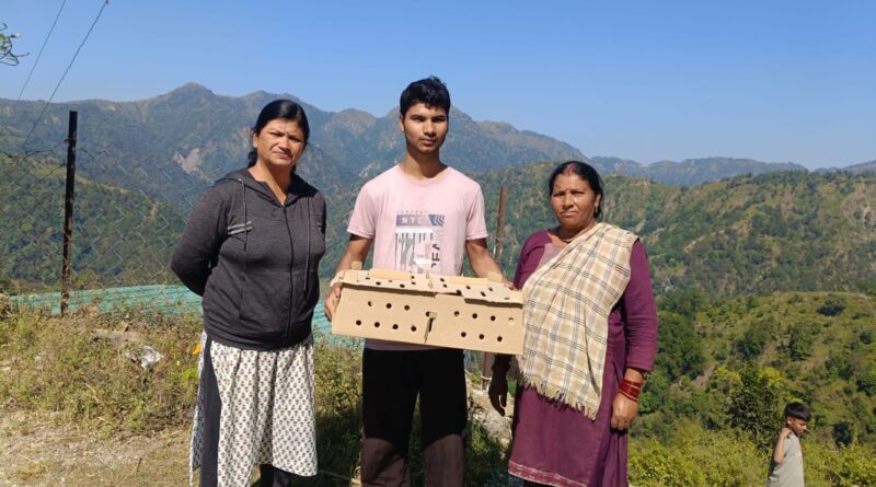 दुगड्डा में 42 लाभार्थियों को निःशुल्क कुक्कुट इकाइयां वितरित