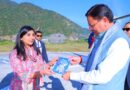 सीएम धामी ने श्रीनगर चुंगी पर स्थानीय दुकान में पी चाय, कीर्तिनगर में स्वयं सहायता समूह की महिलाओं से किया संवाद