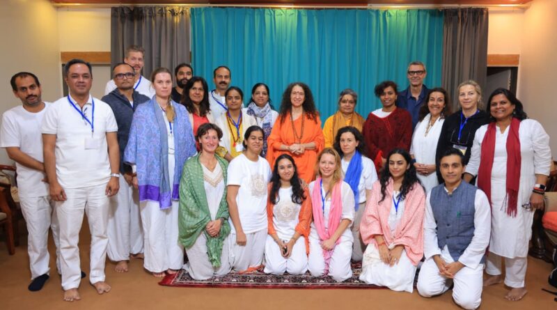 परमार्थ निकेतन में पांच दिवसीय वेदान्त योग कोर्स का समापन, साधकों ने समझा आत्मबोध का महत्व